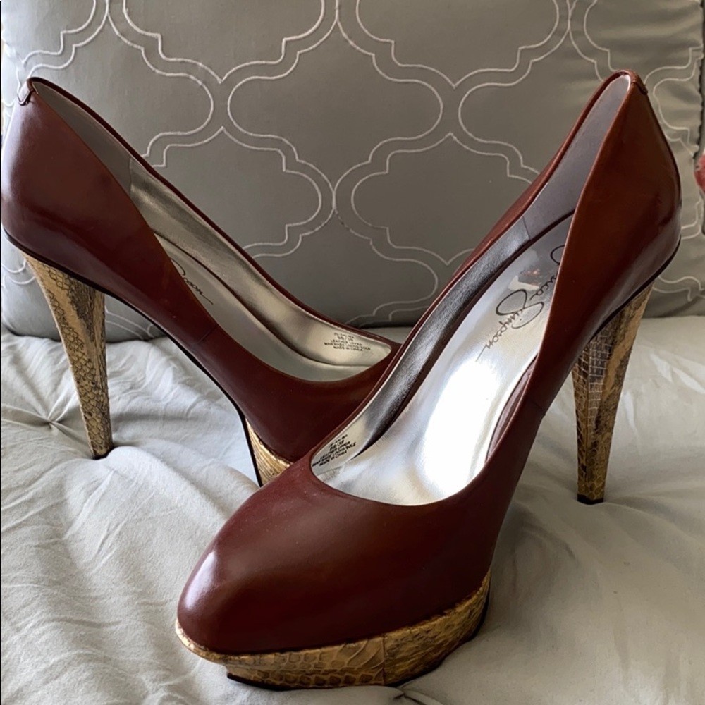 Jessica Simpson pumps